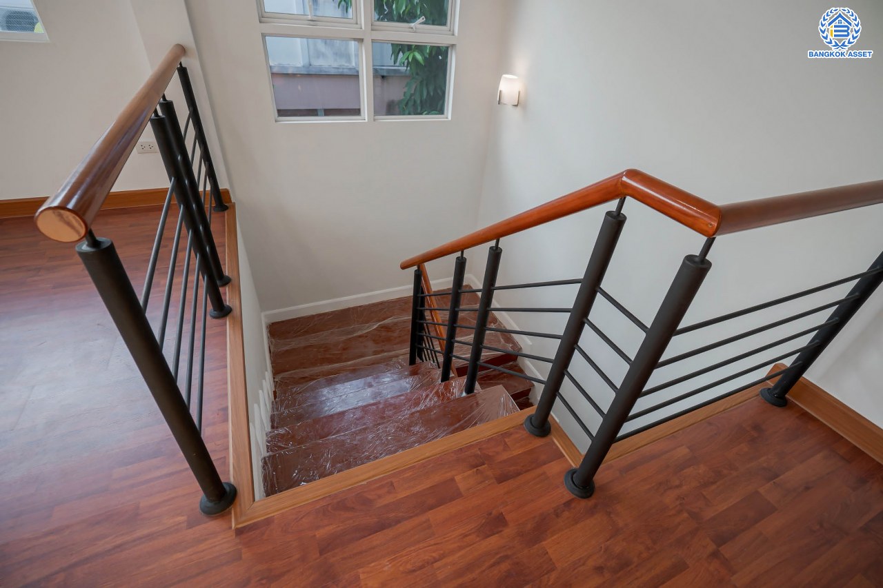 บ้านมือสองตกแต่งใหม่ โครงการ บางกอกบูเลอวาร์ด ราชพฤกษ์-พระราม5 เนื้อที่ 56 ตร.ว. บนสังคมคุณภาพ SC Asset* ฟังก์ชันพร้อม 3 ห้องนอน 3 ห้องน้ำ จอดรถได้ 2 คัน บนทำเลติดถนนราชพฤกษ์ ใกล้วงเวียนพระรามห้า, ทางด่วนศรีรัช และเพียง 10 ถึงรถไฟฟ้า "สถานีบางรักใหญ่"